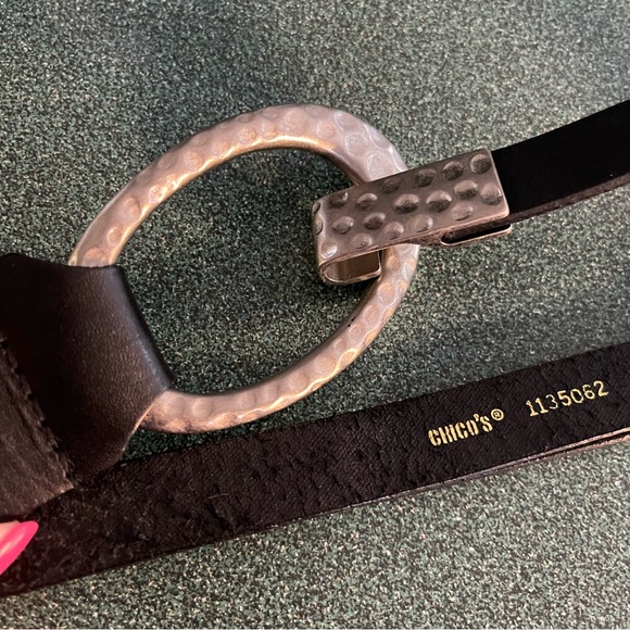 Chico’s Black Hammered Silver Latch Adjustable Genuine Leather Sz. Small - Picture 3 of 11